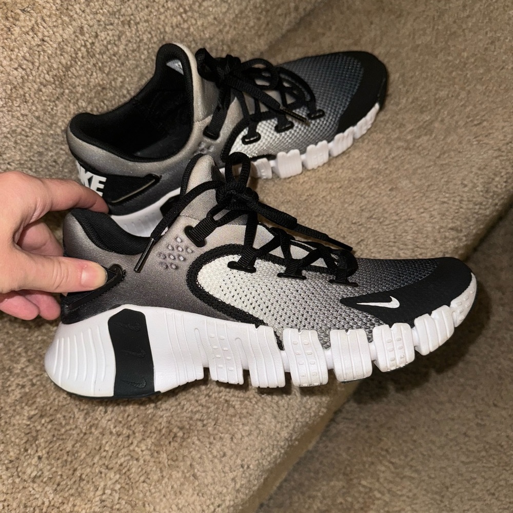 Women's Nike Metcon size 8 barely worn!